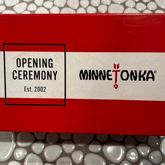 🆕 NWT Minnetonka x Opening Ceremony Beaded Smile Slipper Kids Moccasin - Picture 9 of 9